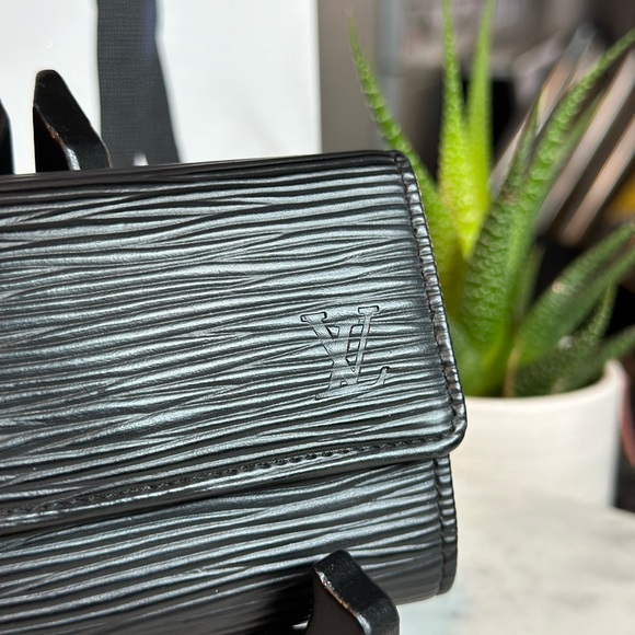 Louis Vuitton Black Epi 6 Key Holder - Picture 2 of 14